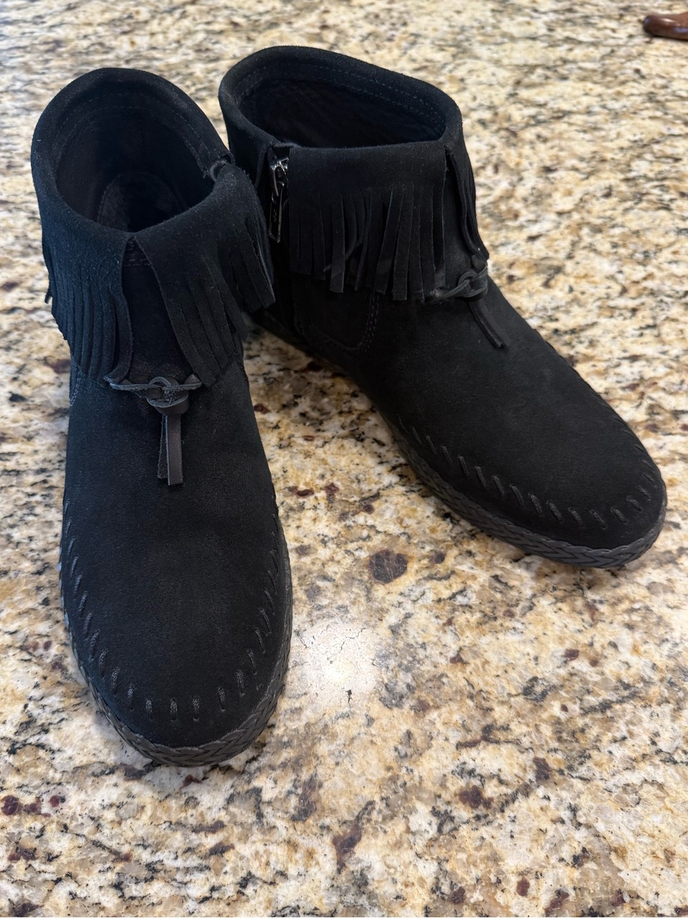 UGG black suede tassel moccasins retro hippie boho cabin goth grunge trendy SZ 7